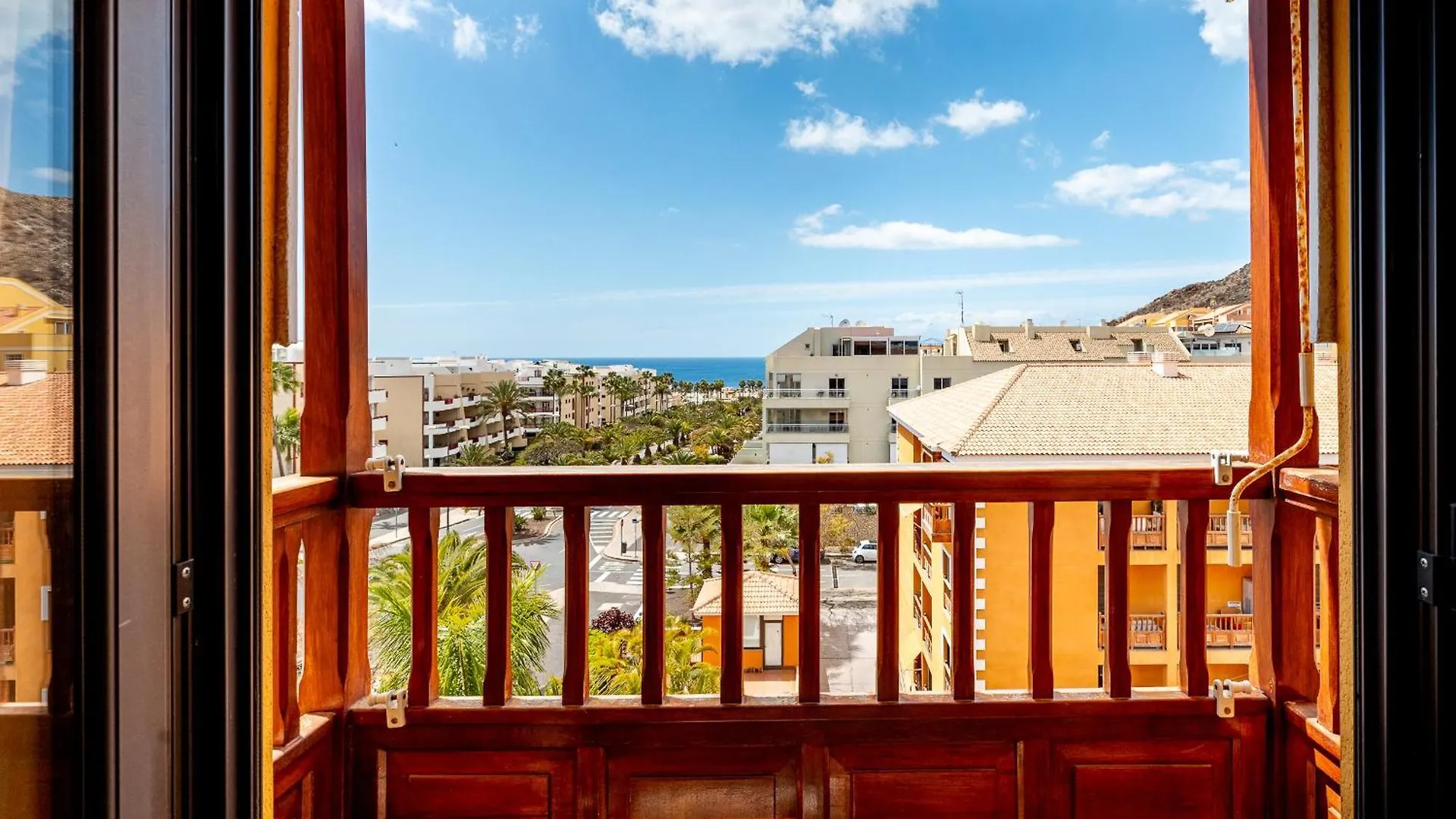 Sunset Palm Mar - Family Friendly Suites
