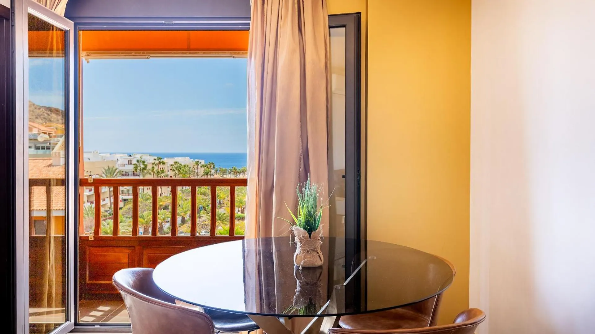 Sunset Palm Mar - Family Friendly Suites